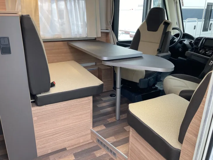 Fahrzeugbild Weinsberg CaraCore 700 MEG #6