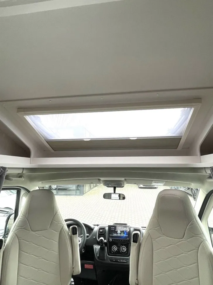 Fahrzeugbild Corigon Pure T 70 LS Automatik Solar Lithium Markise RFK #13