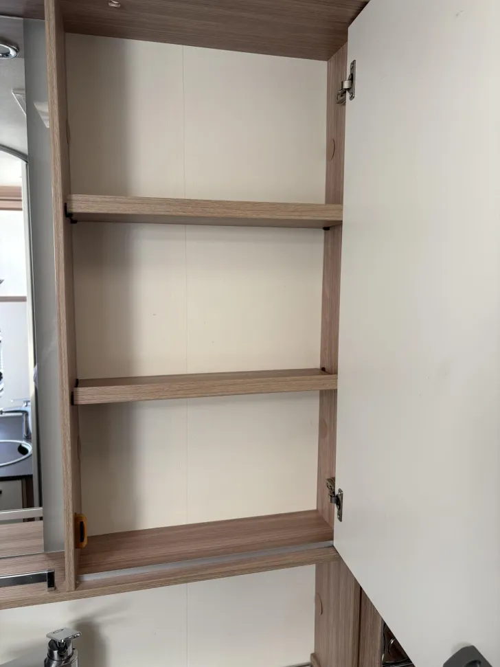 Fahrzeugbild Bürstner Delfin T 680 G #17