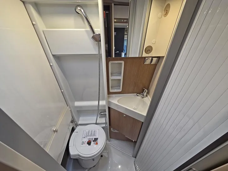 Fahrzeugbild Malibu Van charming COUPE 640 Dachklima*Navi*AHK #9