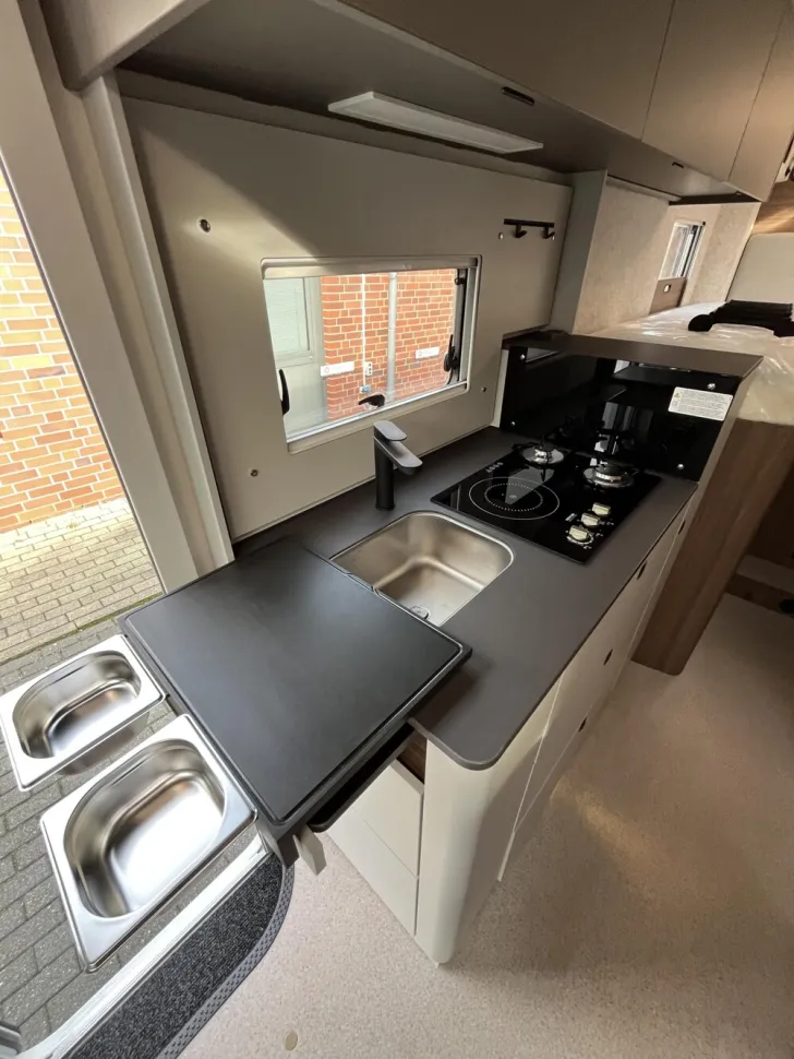 Fahrzeugbild LMC Cruiser 740 EL #14