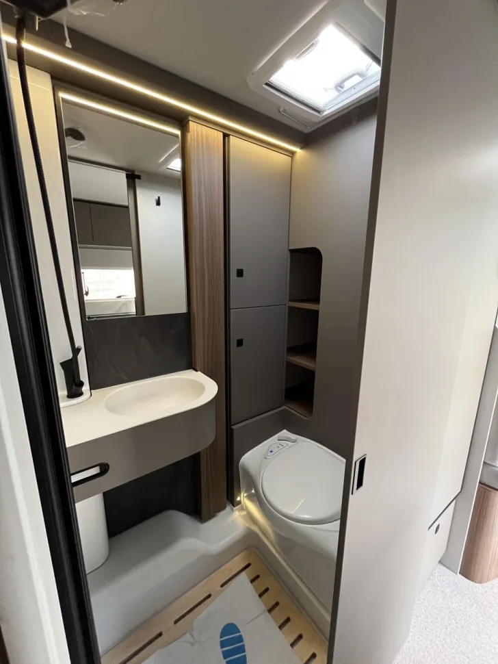 Fahrzeugbild LMC Cruiser 740 EL #16