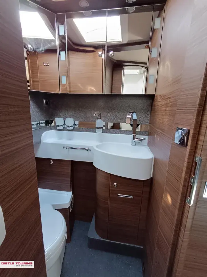 Fahrzeugbild Carthago chic c-line I 4.9 LE L Modell 26, SAT, 2xTV #12