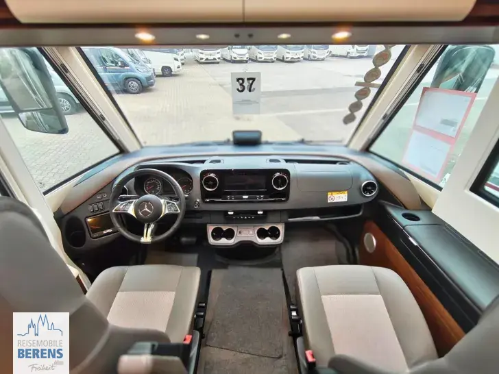 Fahrzeugbild Carthago chic c-line I 5.9 XL LE Mercedes #9
