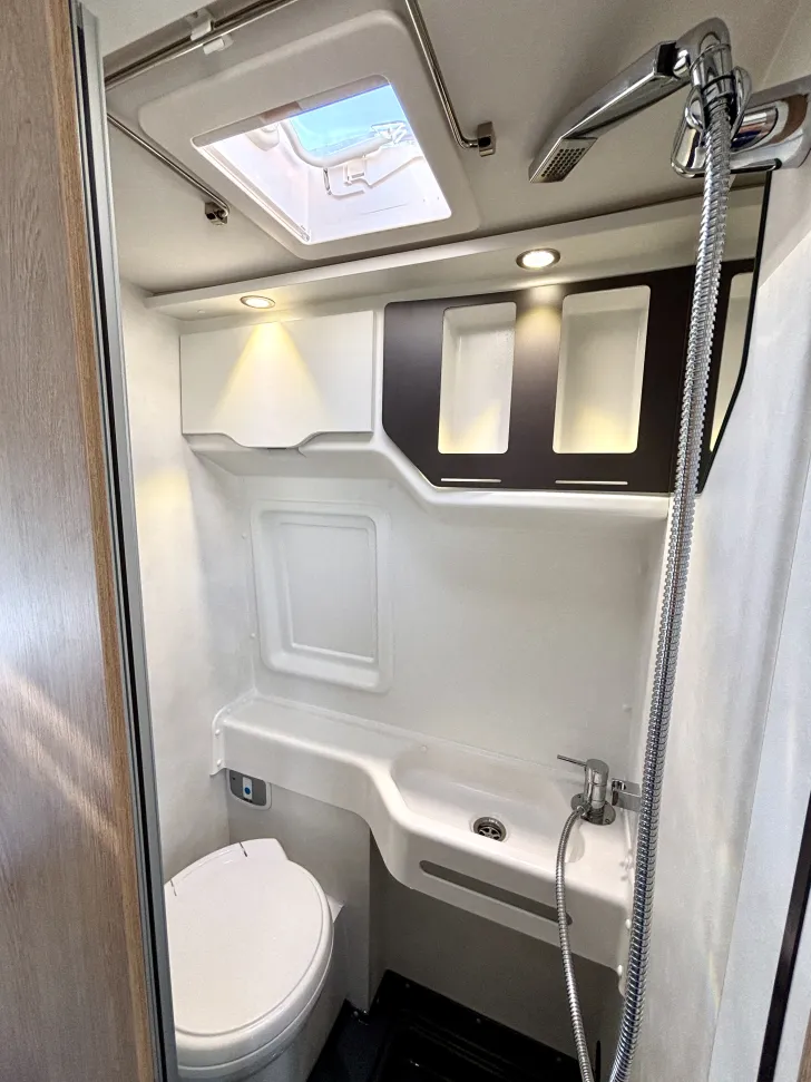 Fahrzeugbild Joa Camp CV 60G Wie neu ! #11
