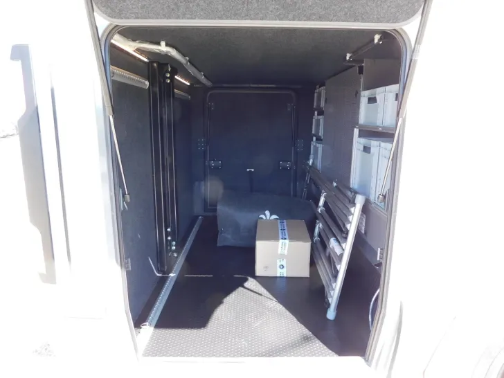 Fahrzeugbild Niesmann + Bischoff iSmove 6.9 E Festtank-Toilette, Gastank, Hubbett #9