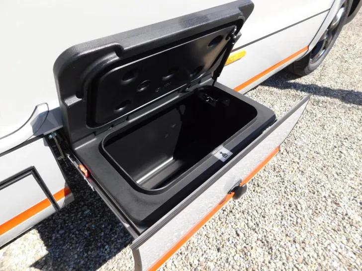 Fahrzeugbild Niesmann + Bischoff iSmove 6.9 E Festtank-Toilette, Gastank, Hubbett #27