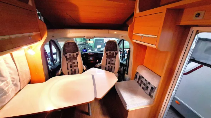 Fahrzeugbild LMC Breezer 698 G Fahrerhaus teilinteg #4