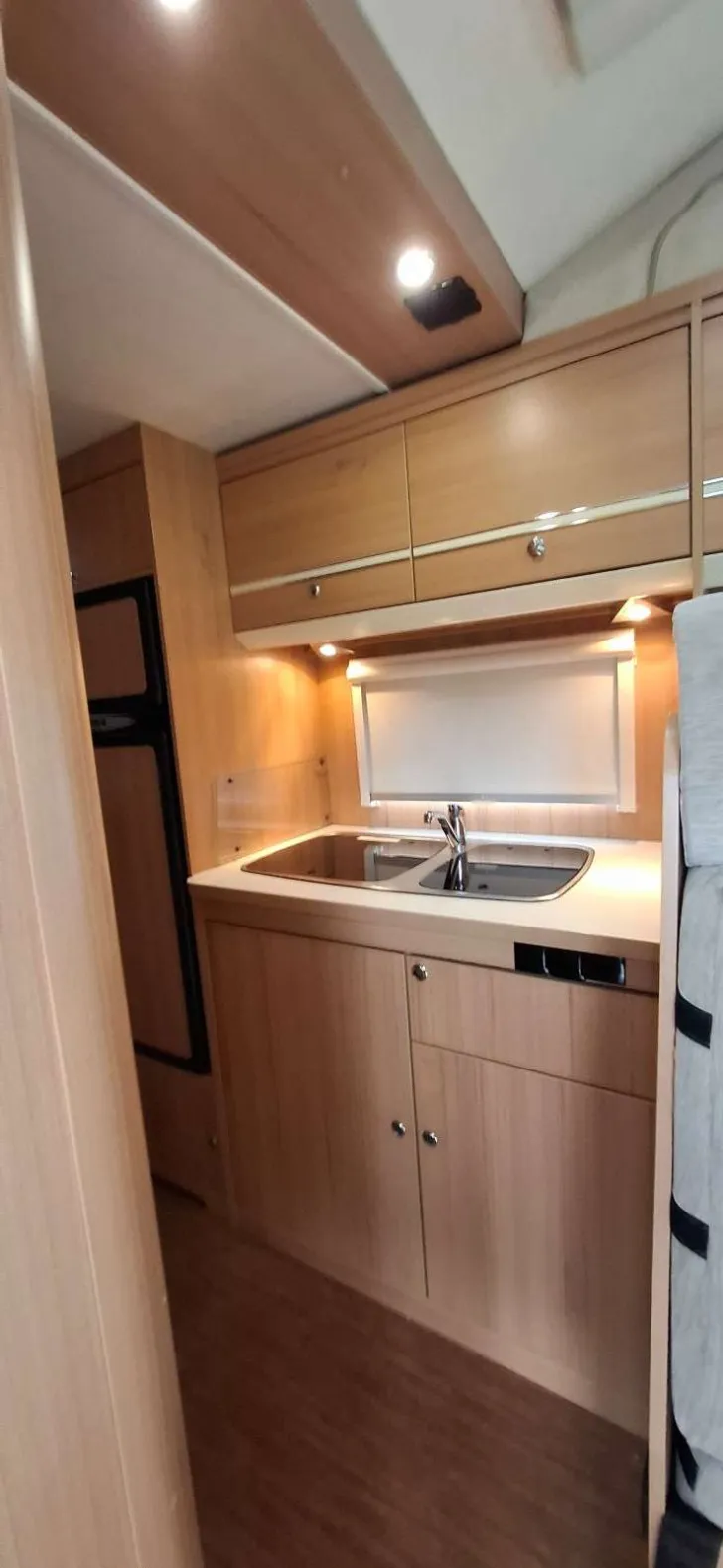 Fahrzeugbild LMC Breezer 698 G Fahrerhaus teilinteg #7