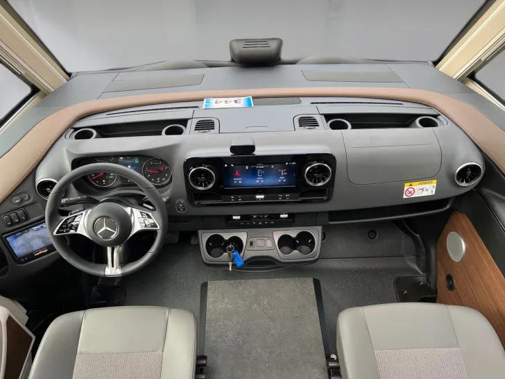 Fahrzeugbild Carthago chic c-line I 4.9 LE L Mercedes (344) #13