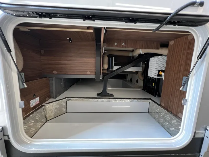 Fahrzeugbild Carthago chic c-line I 4.9 LE L Mercedes (344) #49