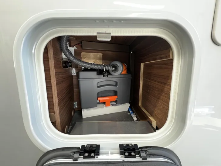 Fahrzeugbild Carthago chic c-line I 4.9 LE L Mercedes (344) #50