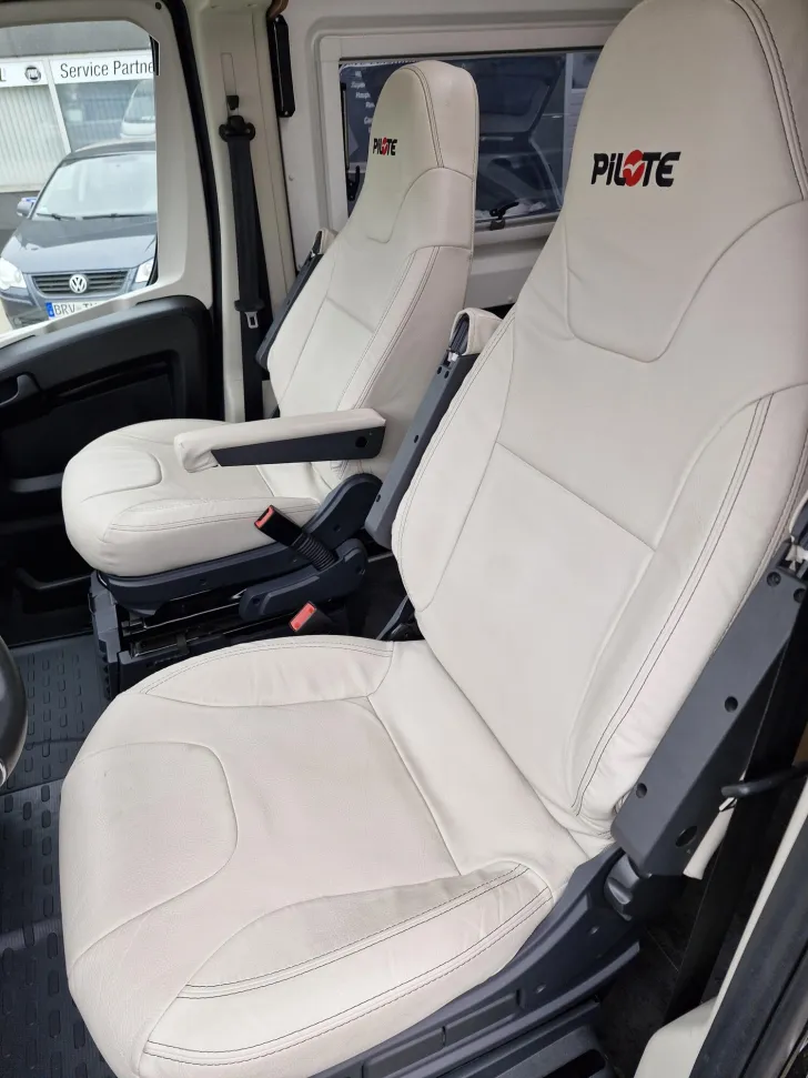 Fahrzeugbild Pilote V600G #9