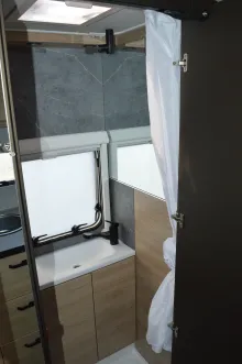 Fahrzeugbild Weinsberg CaraOne 500 FDK Deckenschrank statt Ablagen #23