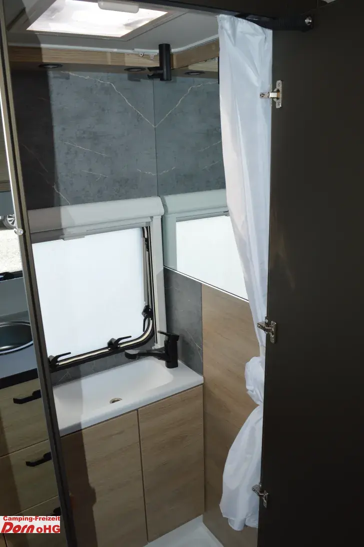 Fahrzeugbild Weinsberg CaraOne 500 FDK Deckenschrank statt Ablagen #23