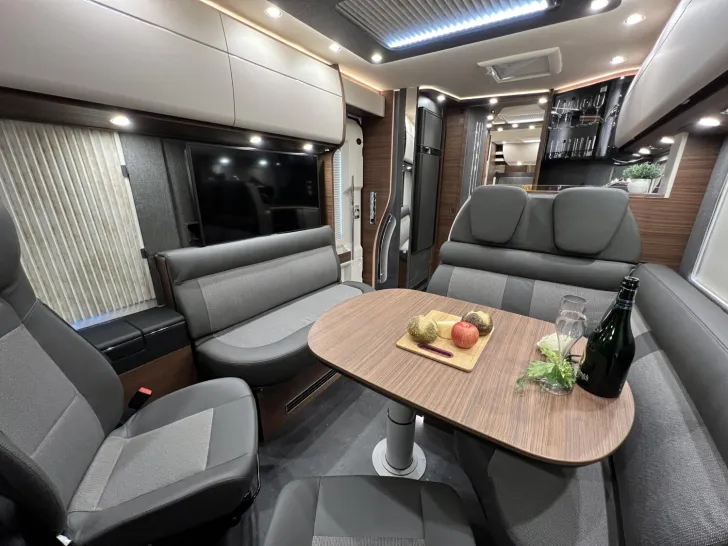 Fahrzeugbild Carthago chic c-line I 6.2 XL QB Mercedes (345) #16