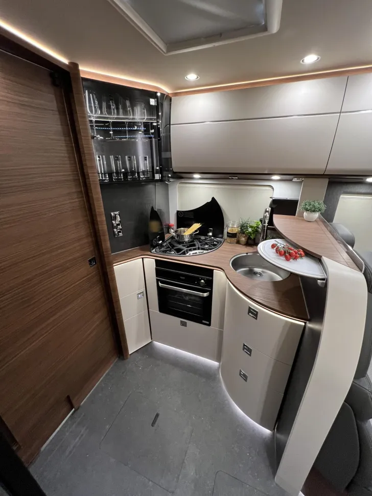 Fahrzeugbild Carthago chic c-line I 6.2 XL QB Mercedes (345) #20