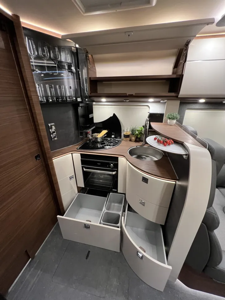 Fahrzeugbild Carthago chic c-line I 6.2 XL QB Mercedes (345) #21