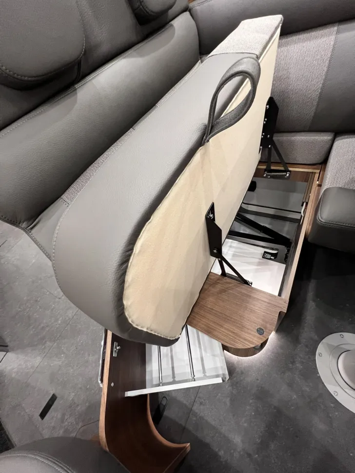 Fahrzeugbild Carthago chic c-line I 6.2 XL QB Mercedes (345) #38