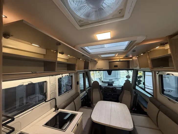 Fahrzeugbild Eura Mobil Integra Line GT IL 726 EF OHNE Hubbett - Sofort #9