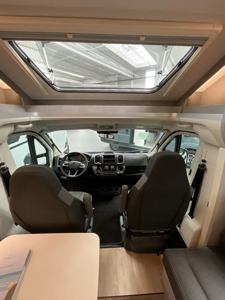 Fahrzeugbild Crosscamp EXPDN T 7.0 E Peugeot #8