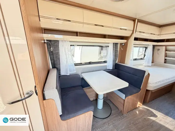 Fahrzeugbild Hobby Excellent 460 SL/Truma Go2/Dachmarkise #8