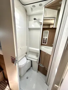 Grundriss Nacht Malibu Van Comfort 640 LE charming GT skyview Neuzustand