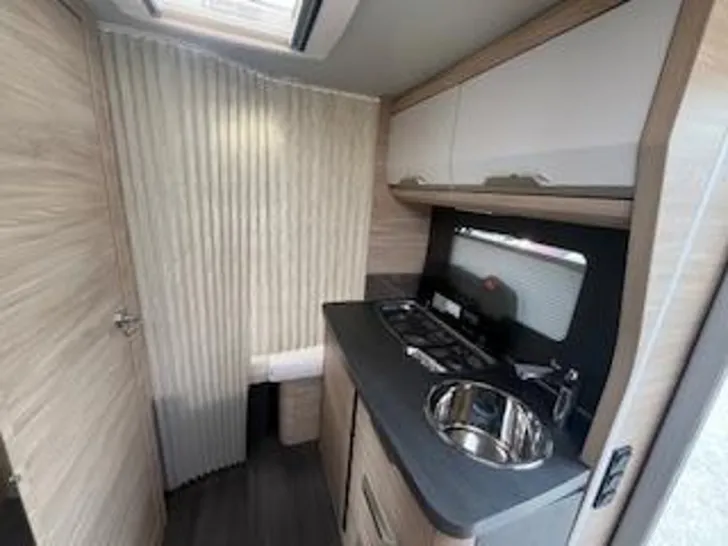 Fahrzeugbild Knaus Südwind 60 YEARS 460 EU Mover-Solar-2xVorzelt-TV #6