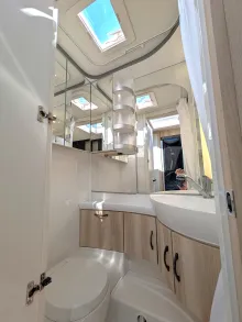 Fahrzeugbild Hobby De Luxe 515 UHK Dusche - NEUWERTIG - #5