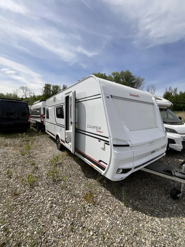 Fahrzeugbild Dethleffs Camper 540 QMK Auflastung, Autarkpa,Kinderbetten #3
