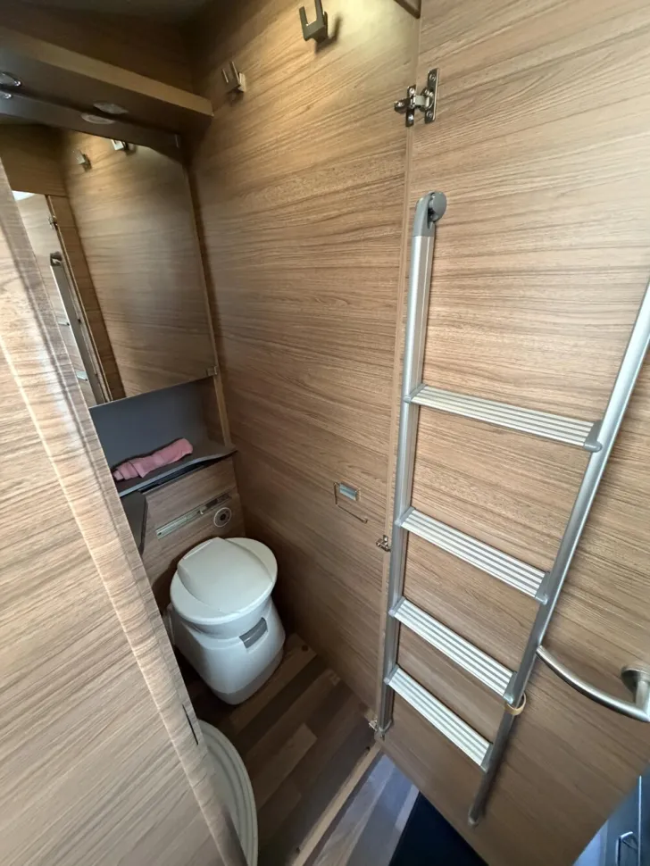 Fahrzeugbild Weinsberg CaraCompact Suite MB EDITION PEPPER 640 MEG #24