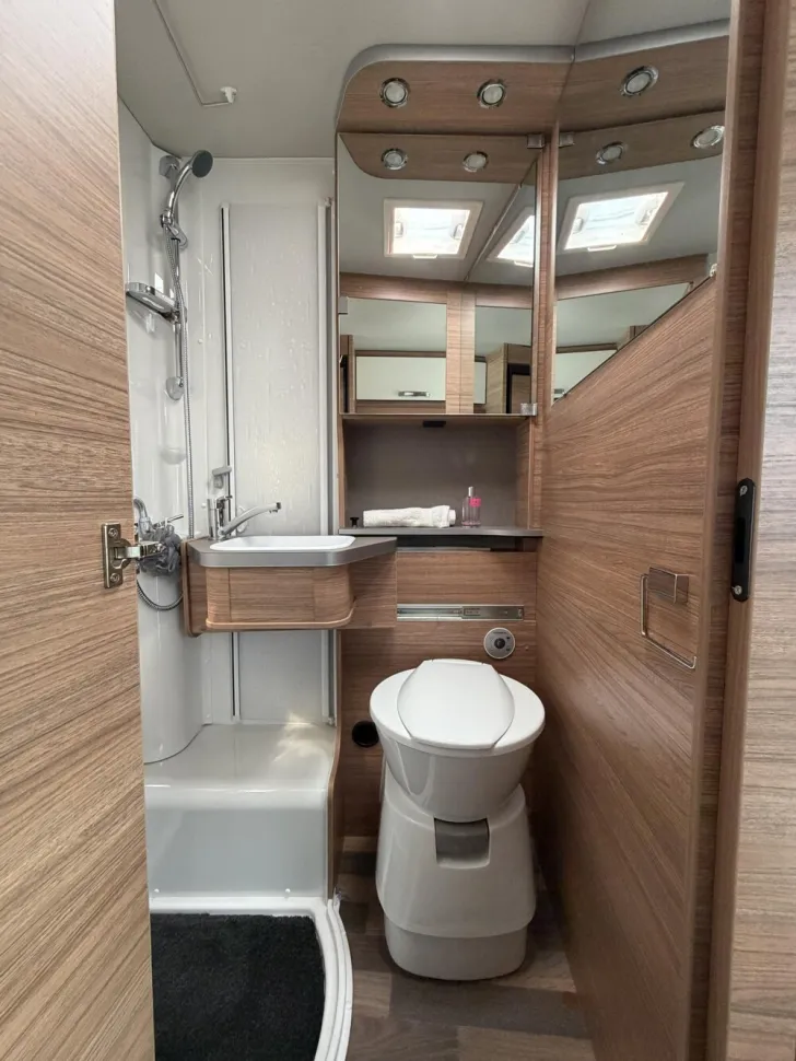 Fahrzeugbild Weinsberg CaraCompact MB EDITION PEPPER 640 MEG #19