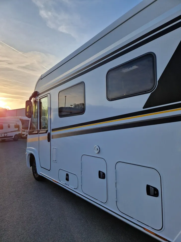 Fahrzeugbild Knaus Sun i 700 LEG #3