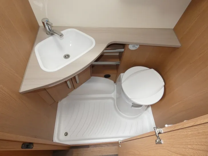Fahrzeugbild Knaus Sport 420 QD - sehr gepflegt & viel SA - #15