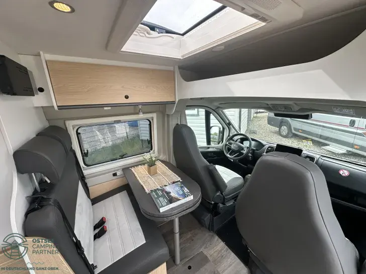 Fahrzeugbild Sunlight Adventure Cliff 640 Digital/Chassis/Driver-Paket #9
