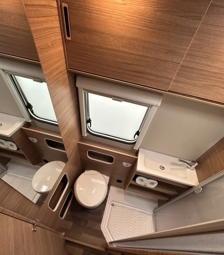 Fahrzeugbild Weinsberg CaraHome 650 DG Mietfahrzeug Verfügbar 11.2026 #21