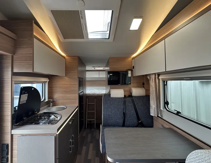 Fahrzeugbild Weinsberg CaraHome 650 DG Mietfahrzeug Verfügbar 11.2026 #6
