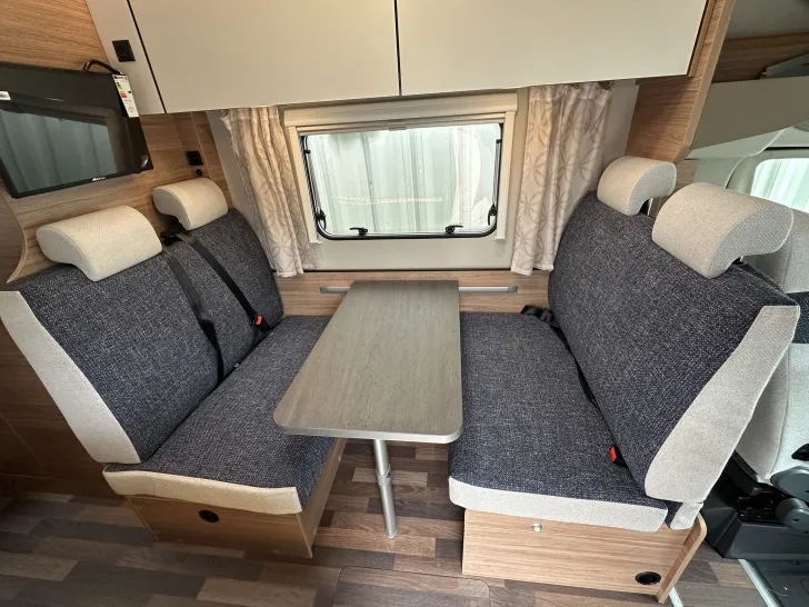 Fahrzeugbild Weinsberg CaraHome 650 DG Mietfahrzeug Verfügbar 11.2026 #10