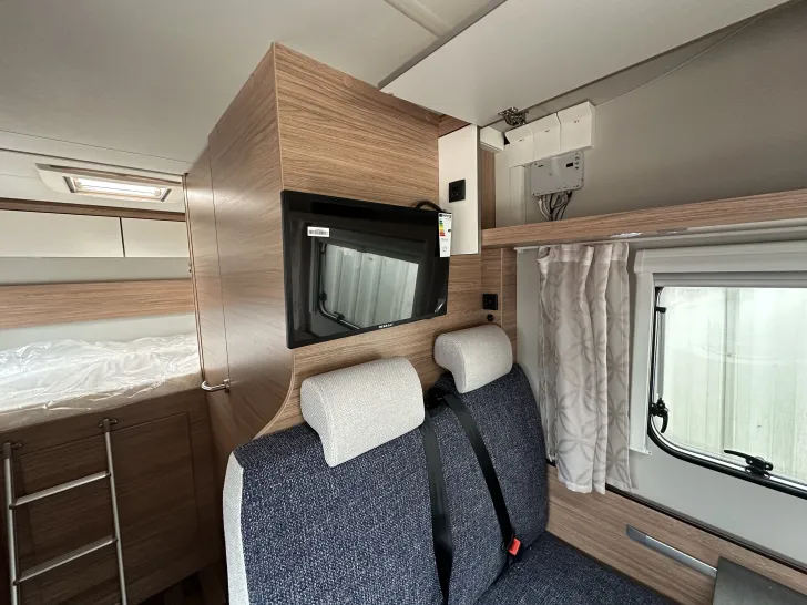 Fahrzeugbild Weinsberg CaraHome 650 DG Mietfahrzeug Verfügbar 11.2026 #11