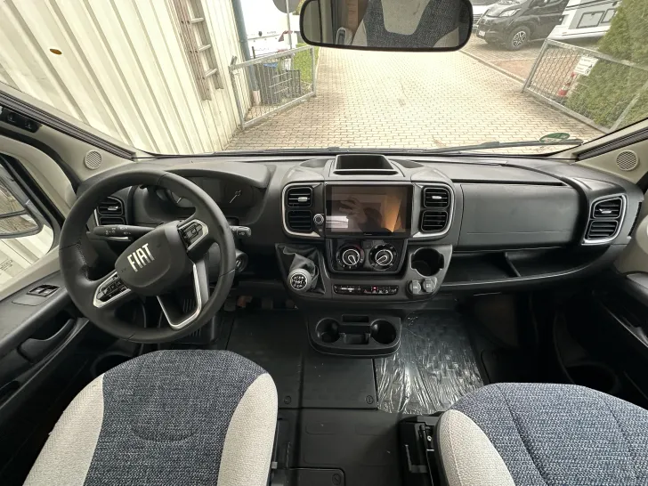 Fahrzeugbild Weinsberg CaraHome 650 DG Mietfahrzeug Verfügbar 11.2026 #27