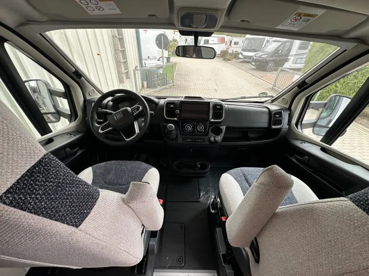 Fahrzeugbild Weinsberg CaraHome 650 DG Mietfahrzeug Verfügbar 11.2026 #15