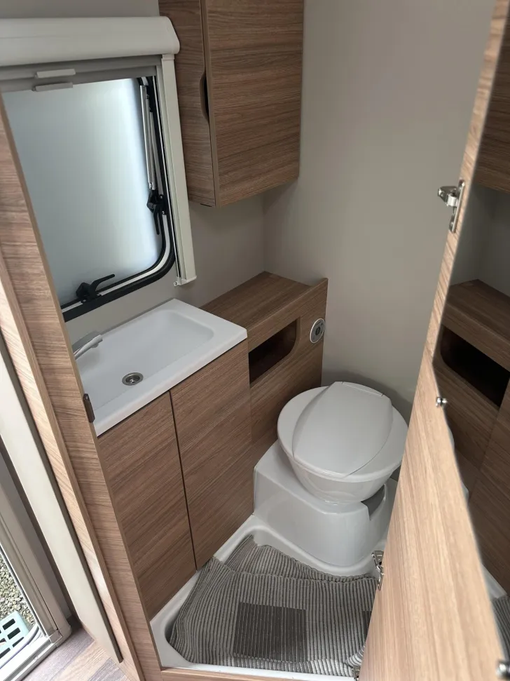 Fahrzeugbild Weinsberg CaraOne EDITION HOT 390 QD Sondermodell: HOT Edition #12