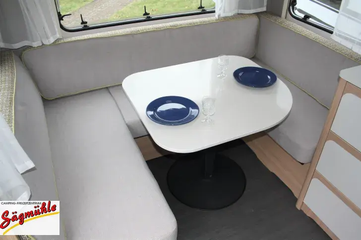 Fahrzeugbild Dethleffs Aero 520 ER mit Vorzelt Carat DWT #11