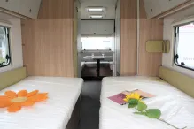 Fahrzeugbild Dethleffs Aero 520 ER mit Vorzelt Carat DWT #12
