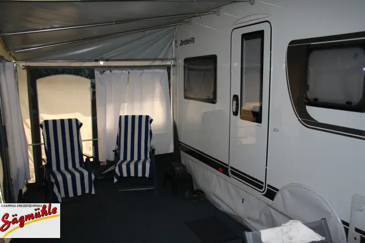 Fahrzeugbild Dethleffs Aero 520 ER mit Vorzelt Carat DWT #9
