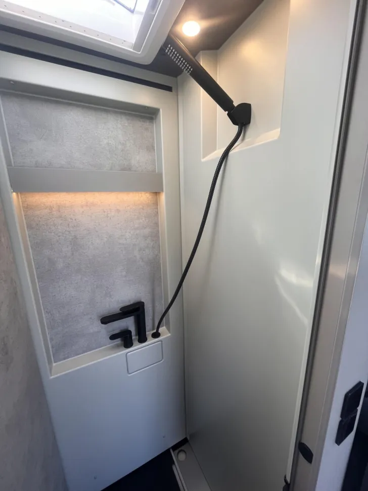Fahrzeugbild Niesmann + Bischoff iSmove 6.9 E #12