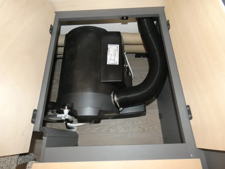 Fahrzeugbild Hobby Excellent 560 CFe - viel SA, Zustand neuwertig - #24