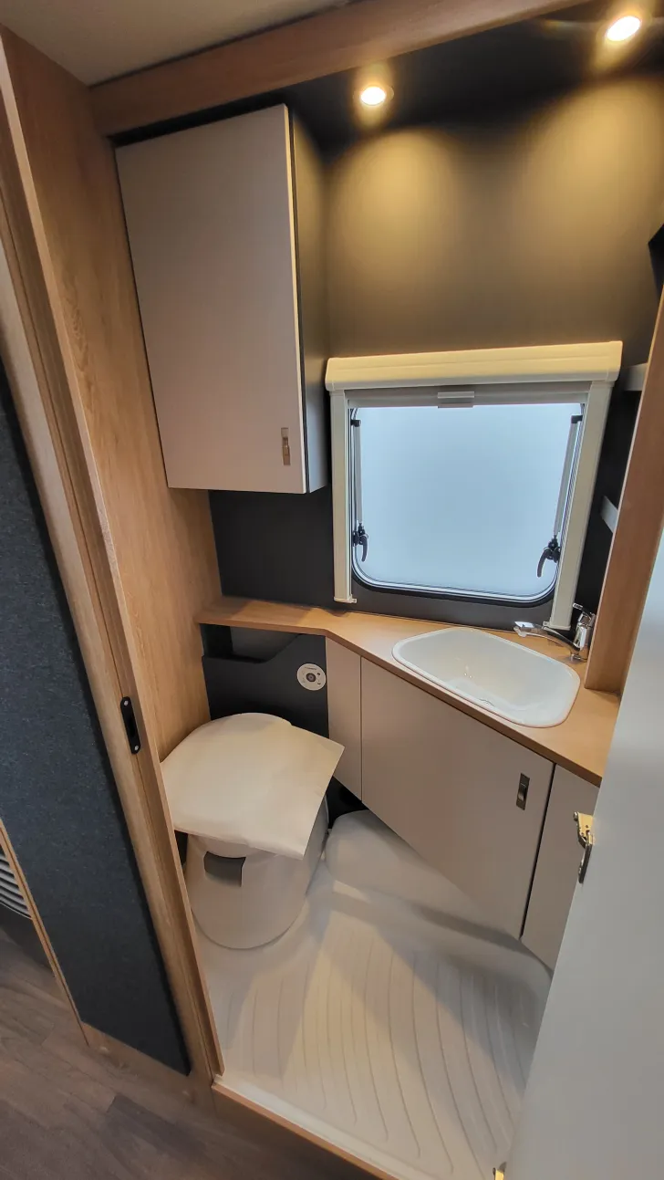 Toilette Knaus Sport 500 EU Mover/Markise