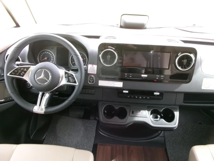 Fahrzeugbild Carthago chic e-line I 61 XL LE Mercedes #8