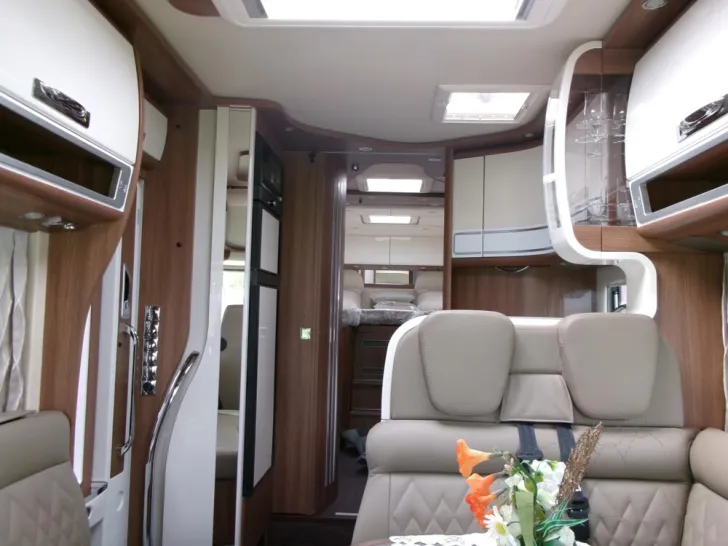Fahrzeugbild Carthago chic e-line I 61 XL LE Mercedes #9